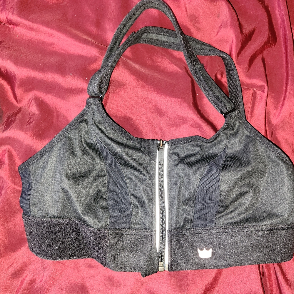 SHEFIT Black Sports Bra with Front Zipper and Adjustable Straps